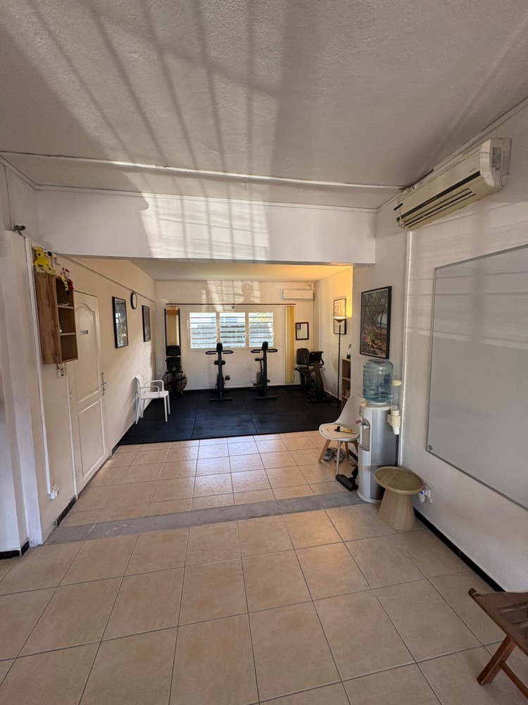 Salle de rééducation du cabinet de kinésithérapie après les travaux AMBC, prête à accueillir les patients